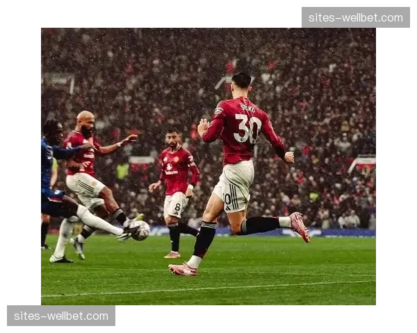 曼联攻防失衡净胜球仅13个，B费回归10号位后进攻组织明显改善